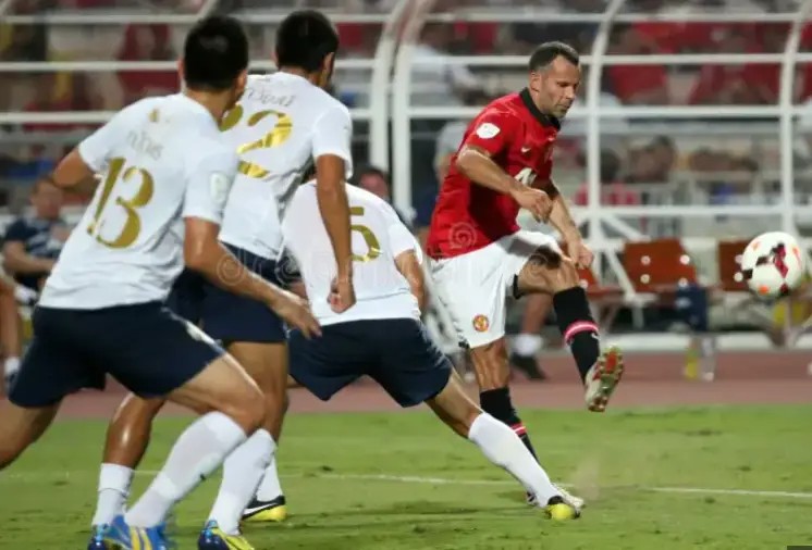 惯用左脚踢球的人比较强?